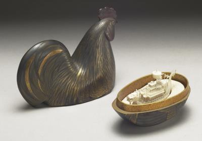 图片[3]-Rooster-shaped lacquer box, with ivory miniature dragon boat, Qing dynasty, 18th century-China Archive